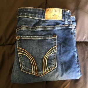 Hollister Skinny Jeans Size 31 Dark Wash w/ Holes